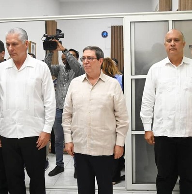 Firma Presidente cubano Libro de Condolencias en honor al Gran Ayatolá Alí Jameneí