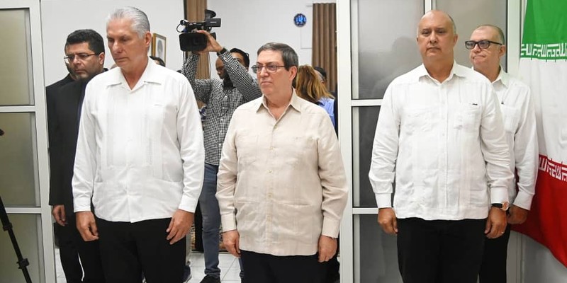 Firma Presidente cubano Libro de Condolencias en honor al Gran Ayatolá Alí Jameneí