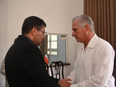 Firma Presidente cubano Libro de Condolencias en honor al Gran Ayatolá Alí Jameneí