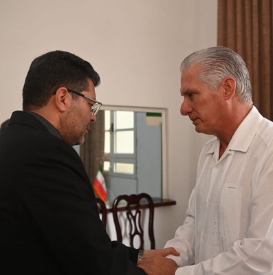 Firma Presidente cubano Libro de Condolencias en honor al Gran Ayatolá Alí Jameneí