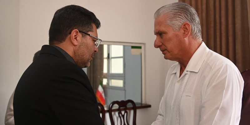 Firma Presidente cubano Libro de Condolencias en honor al Gran Ayatolá Alí Jameneí