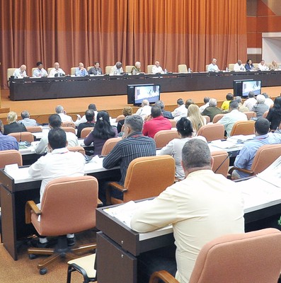 Reunión con los presidentes de las asambleas provinciales y municipales del Poder Popular