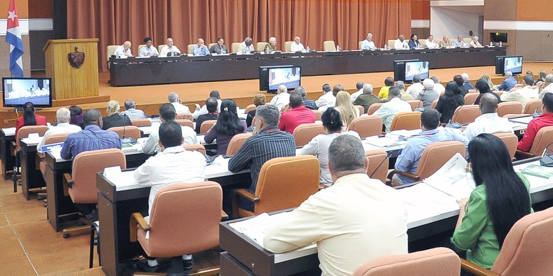 Reunión con los presidentes de las asambleas provinciales y municipales del Poder Popular