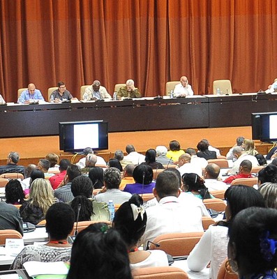 Reunión con los presidentes de las asambleas provinciales y municipales del Poder Popular