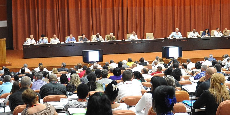 Reunión con los presidentes de las asambleas provinciales y municipales del Poder Popular