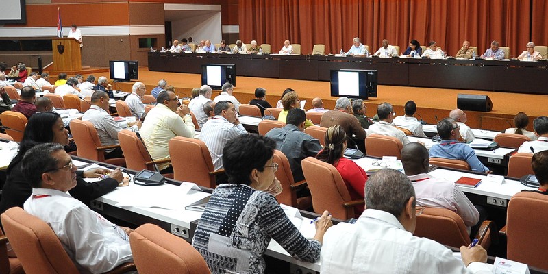 Reunión con los presidentes de las asambleas provinciales y municipales del Poder Popular