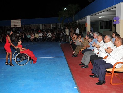 Asisten Raúl y Díaz-Canel a fiesta de quince en la escuela especial “Solidaridad con Panamá”