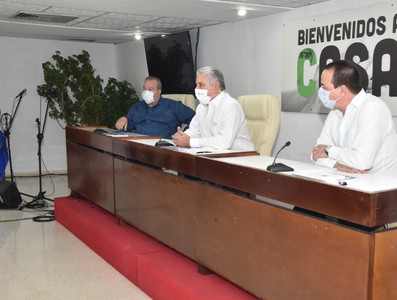 Encuentro del Presidente de la República de Cuba con los miembros de la 