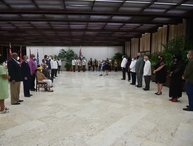 Entrega del título honorífico de Héroe del Trabajo de la República de Cuba