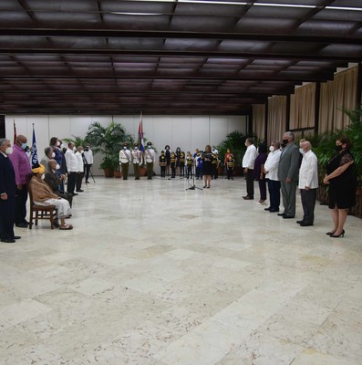 Entrega del título honorífico de Héroe del Trabajo de la República de Cuba