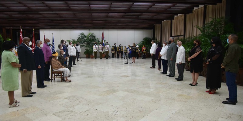 Entrega del título honorífico de Héroe del Trabajo de la República de Cuba