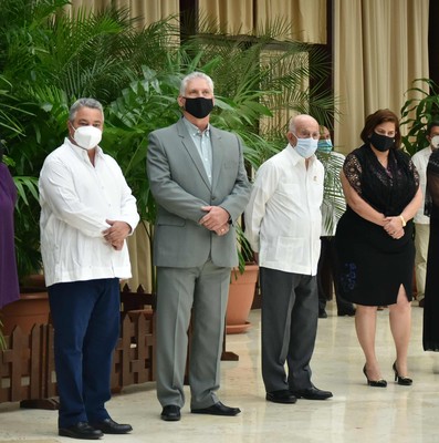 Entrega del título honorífico de Héroe del Trabajo de la República de Cuba
