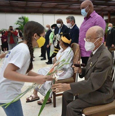 Entrega del título honorífico de Héroe del Trabajo de la República de Cuba