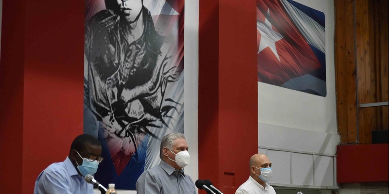 Recorrido del Presidente Díaz-Canel por la Universidad de Ciencias de la Cultura Física y el Deporte 