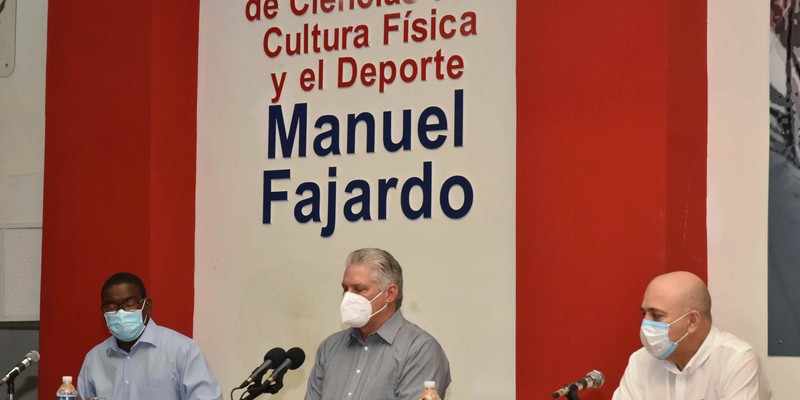 Recorrido del Presidente Díaz-Canel por la Universidad de Ciencias de la Cultura Física y el Deporte 