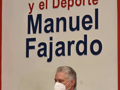 Recorrido del Presidente Díaz-Canel por la Universidad de Ciencias de la Cultura Física y el Deporte 