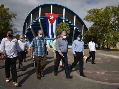 Recorrido del Presidente Díaz-Canel por la Universidad de Ciencias de la Cultura Física y el Deporte 