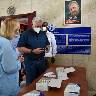 Visita del Presidente Miguel Díaz-Canel a INMUNOENSAYO. 30 de marzo 2021     Fotos: Estudios Revolución