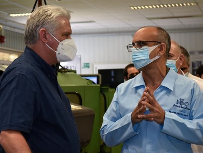 Visita del Presidente Miguel Díaz-Canel a INMUNOENSAYO. 30 de marzo 2021     Fotos: Estudios Revolución