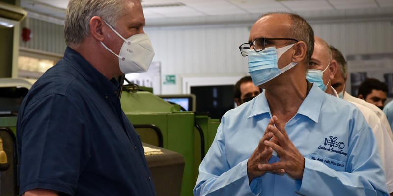 Visita del Presidente Miguel Díaz-Canel a INMUNOENSAYO. 30 de marzo 2021     Fotos: Estudios Revolución