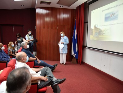 Visita del Presidente Miguel Díaz-Canel a INMUNOENSAYO. 30 de marzo 2021     Fotos: Estudios Revolución