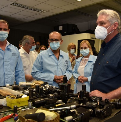 Visita del Presidente Miguel Díaz-Canel a INMUNOENSAYO. 30 de marzo 2021     Fotos: Estudios Revolución