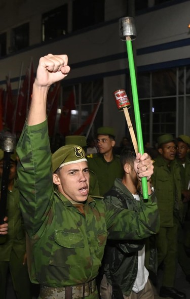 Antorchas encendidas para Martí, en el centenario de Fidel 3