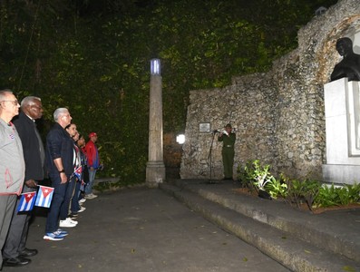 Antorchas encendidas para Martí, en el centenario de Fidel