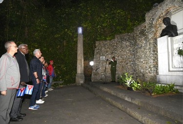 Antorchas encendidas para Martí, en el centenario de Fidel 5