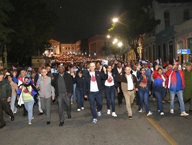Antorchas encendidas para Martí, en el centenario de Fidel