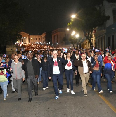 Antorchas encendidas para Martí, en el centenario de Fidel