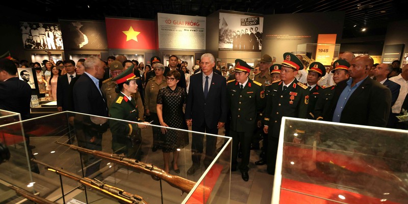 Presidente Díaz-Canel en Vietnam