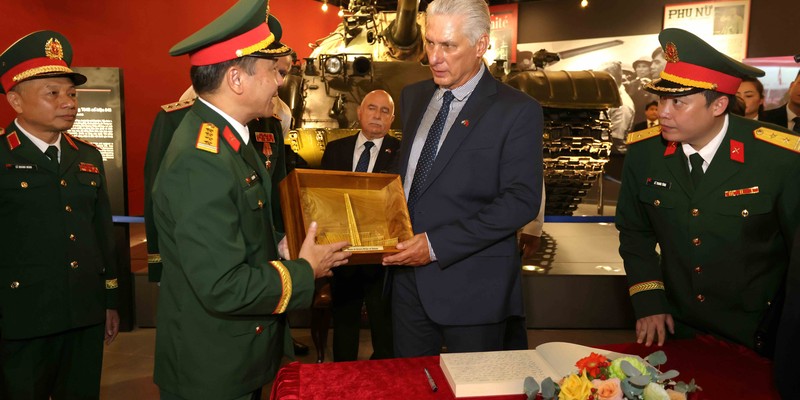 Presidente Díaz-Canel en Vietnam