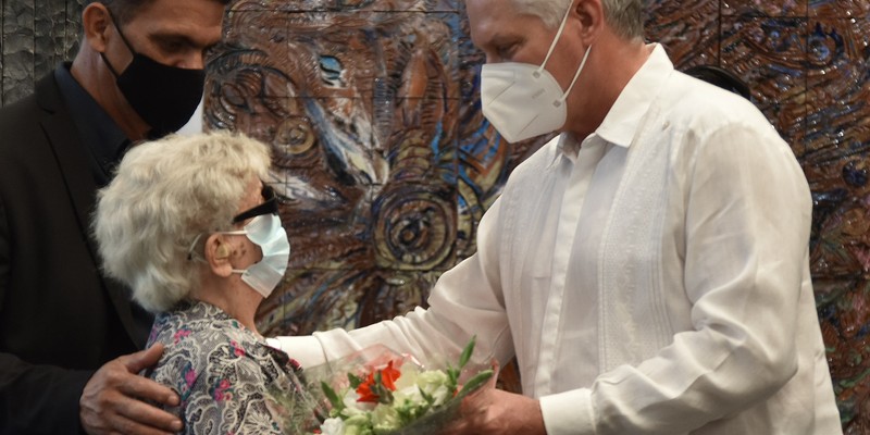 Recibe Graziella Pogolotti Jacobson la Orden 
