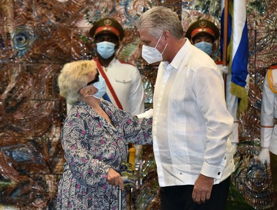 Recibe Graziella Pogolotti Jacobson la Orden 