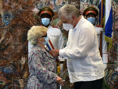 Recibe Graziella Pogolotti Jacobson la Orden 