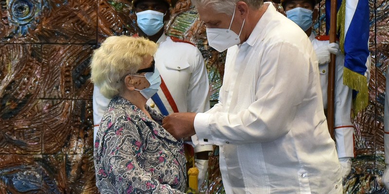 Recibe Graziella Pogolotti Jacobson la Orden 