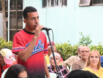 Los diputados y el pueblo vamos a seguir empujando el sol