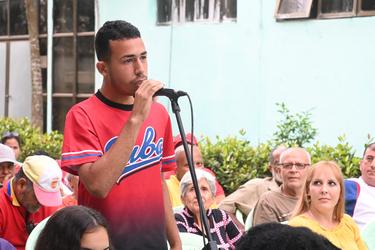 Los diputados y el pueblo vamos a seguir empujando el sol 1