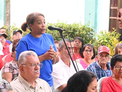 Los diputados y el pueblo vamos a seguir empujando el sol