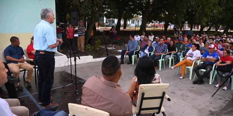 Los diputados y el pueblo vamos a seguir empujando el sol