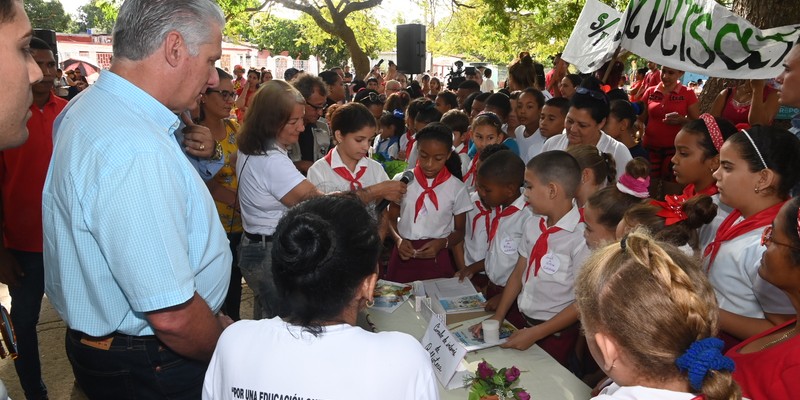 Los diputados y el pueblo vamos a seguir empujando el sol