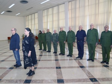 Silvio recibe el AKM que pidió: como él, millones de cubanos no le fallarán a la Patria 9