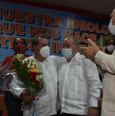 Rinde tributo Díaz-Canel a los fundadores de la Patria