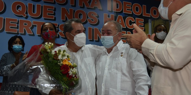 Rinde tributo Díaz-Canel a los fundadores de la Patria