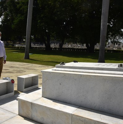 Rinde tributo Díaz-Canel a los fundadores de la Patria