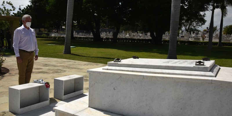 Rinde tributo Díaz-Canel a los fundadores de la Patria