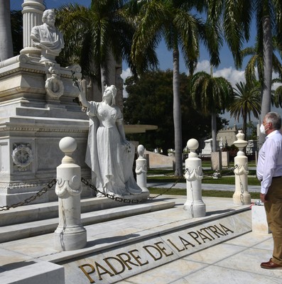Rinde tributo Díaz-Canel a los fundadores de la Patria