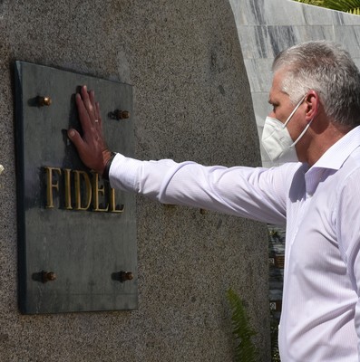 Rinde tributo Díaz-Canel a los fundadores de la Patria