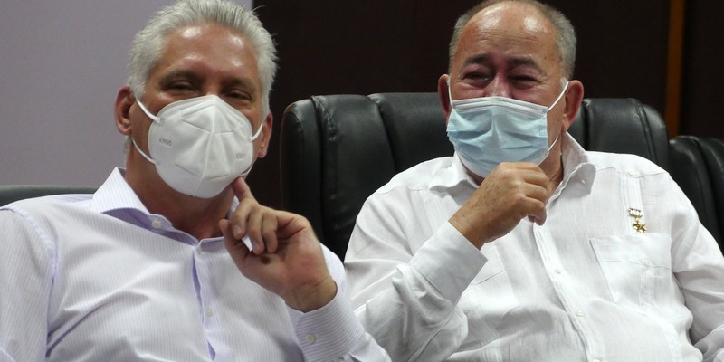 Rinde tributo Díaz-Canel a los fundadores de la Patria